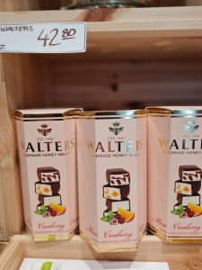 Här ser du hästen framtill med kärra också.