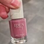 Idun är känt för att hela deras serie är 100 % vegansk hundvård och make-up. Här ser du Idun nagelack minerals nail polish.