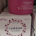 Lumene är ett populärt skönhetsmärke som erbjuder en rad olika produkter för hudvård, inklusive anti-wrinkle krämer.